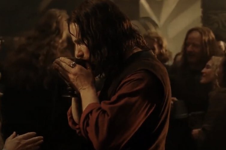myelessar's tweet photo. aragorn in this scene has vampire vibes https://t.co/ixHApM9RGT