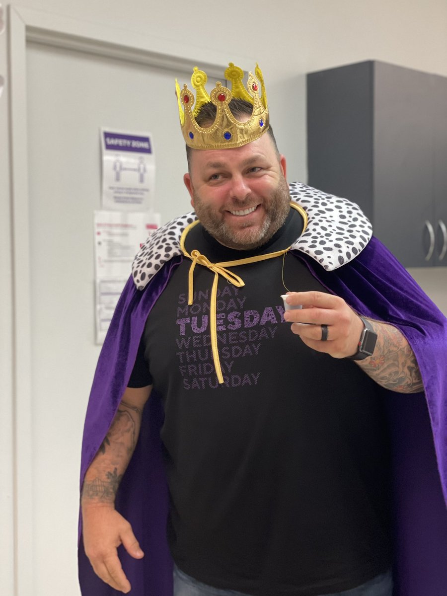 Take a good look at this leader right here @TonyCBerger We’re lucky to call him our UNcarrier leader and our Berger King 👑 We are better each day bc of his leadership!@MetroByTMobile is that much better since he got here to make an impact with us! 💜 @meganpanicucci @thayesnet