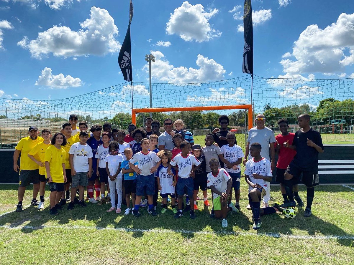 MiamiMayor's tweet photo. Had a blast kicking off the Beautiful Game Project today with @JWatsonMiami 

Can’t wait to see the next generation of our homegrown talent playing for @InterMiamiCF ⚽️ https://t.co/GJI6Xj4TYP