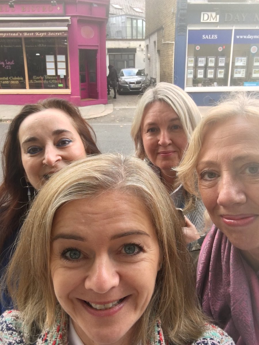 poddiesLoVe's tweet image. 24 hours in London, bit of a 💎meet up at the Bakery, then we’re invited to dance with a Kaotican, get immersed in an immersive experience and gifted some goodies!
Thanks to @AmazonMusicUK and @coldplay #MOTS #Loveit 🙏