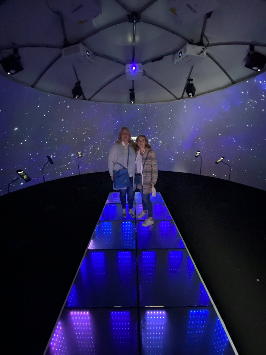 poddiesLoVe's tweet image. 24 hours in London, bit of a 💎meet up at the Bakery, then we’re invited to dance with a Kaotican, get immersed in an immersive experience and gifted some goodies!
Thanks to @AmazonMusicUK and @coldplay #MOTS #Loveit 🙏