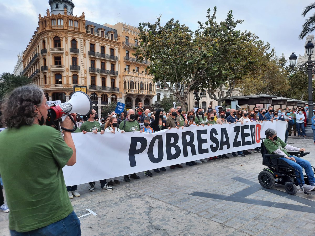 ElenBelenguer's tweet photo. La crisis no es un pretexto para evitar abordar la emergencia global que debería unirnos: la erradicación de la #pobreza.
Exigimos un modelo político y social que ponga a las personas y al planeta primero: #PobresaZero, #ExcusesZero 👌 https://t.co/6qmRnE2rxI