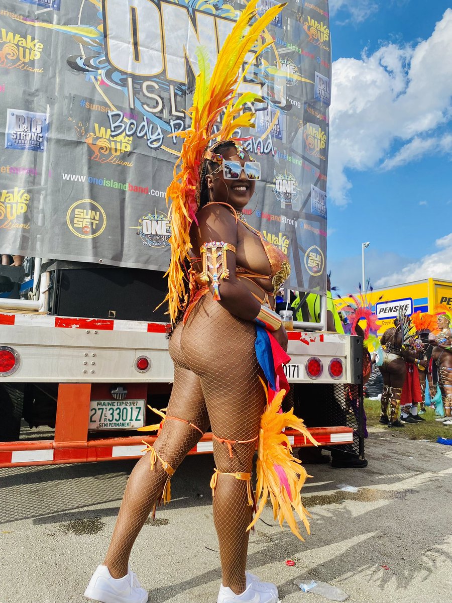 DJNeNe_ATL's tweet photo. MIA CARNIVAL 🔥🔥
Band: @oneislandband
Section: @sweetsexymas
Vibes: 10/10
.
.
#djneneatl #mia #miami #atl #djnene #carnival #canaval #explore #outside #igtravel #femaledj #haitian https://t.co/Yqbp9p9rYf