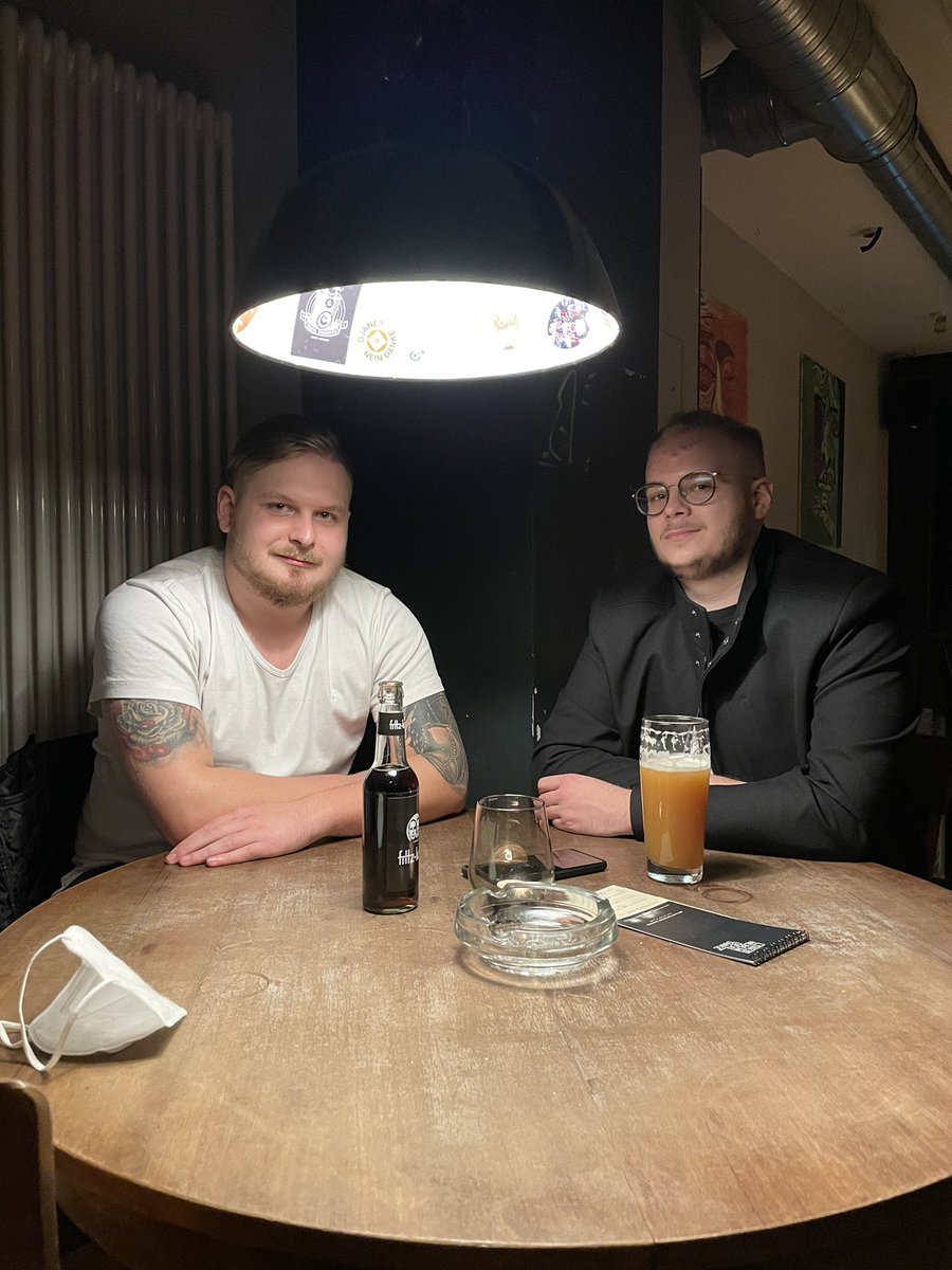 Mit dem Bruder die letzten Drinks fürs erste genießen bevor ich wieder nach nrw zurückfahre.ich wünsche ihm viel Erfolg in Leipzig