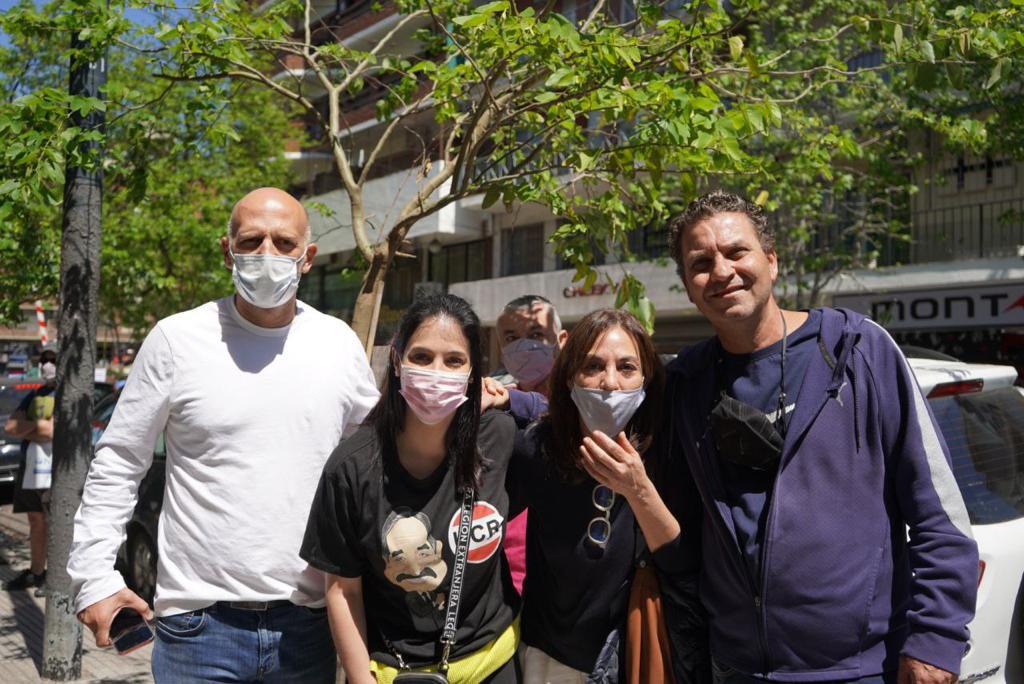 Yaco_Emiliano's tweet photo. Dialogamos con las vecinas y vecinos de Villa Devoto sobre sus preocupaciones. Juntos el 14 de noviembre #YoDecido y diremos #Basta y comenzaremos a transformar nuestra realidad. https://t.co/nJboT72g5H