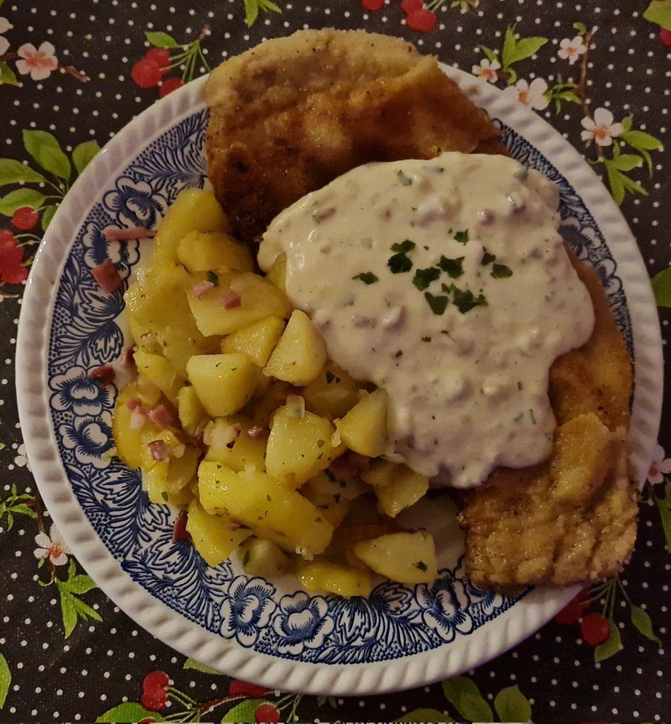 ZitrusZuechter's tweet photo. Ist ein Schnitzelwochenende geworden. 🤷‍♂️😊
#Hessenschnitzel mit #Bratkartoffeln. https://t.co/jA1PffJ7Ts