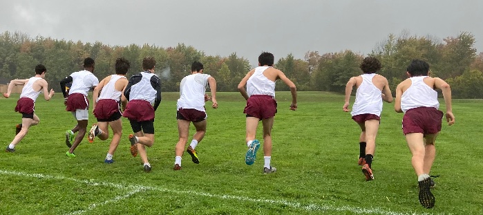 This morning University School’s JV Team fought wind and rain to come in 1st at the George Clements JV Meet. Coming in first for the team with a time of 19:07 was sophomore Chase Greppin.