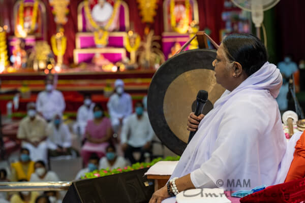 Amritanandamayi's tweet photo. May women, who should be worshipped as Durga Devi, never be attacked and molested in alleys and vehicles. May women, who should live as Lakṣmi Devi, never have to experience poverty.
1/2 https://t.co/TVjy6UTSo2