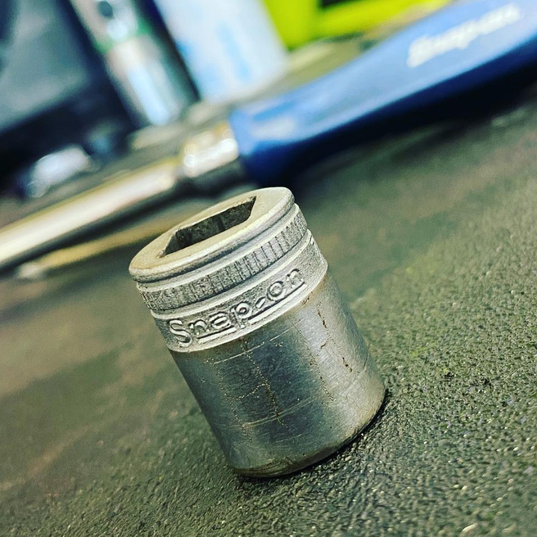Snapon_Tools's tweet photo. "Vintage tools for a vintage car ... this socket is generations old ... if only tools could talk, the stories." #SocketSaturday
πΈ: @og_scuba_fishing https://t.co/FWHWDcVoEJ