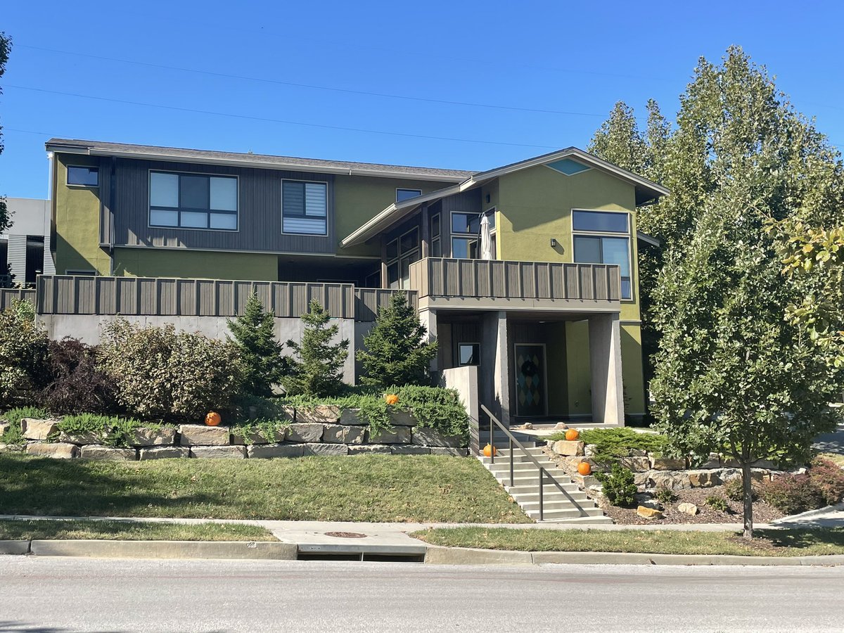 TyronMcDaniel's tweet photo. From the area around The Paseo down to 18th & Vine there is a ton of cool developments that are being built in Kansas City! I’ve always wanted to do a project around The Paseo and now it seems a lot of other people got the same idea! #DesignReconnaissance #InfillDevelopment https://t.co/1NYoyCk0oa