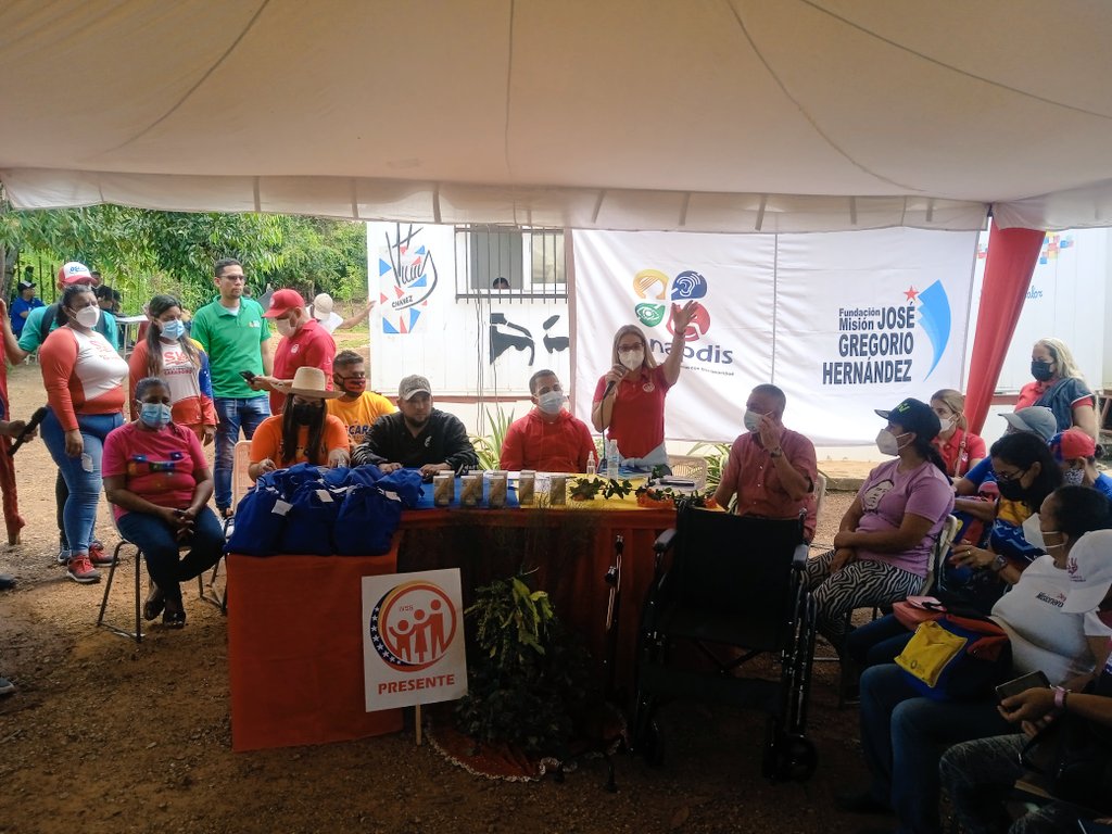 OA Valencia Edo.Carabobo (@oavalenciaivss) on Twitter photo #Hoy | La <a href="/OAVALENCIAIVSS/">OA Valencia Edo.Carabobo</a> en despliegue Plan de Amor en Acción a las Victimas del Bloqueo Económico en el Municipio Libertador en la Comunidad El Rincon Base De Misiones Dr López .
#PorUnSeguroMásSocial #JuntosSomosMas
<a href="/NicolasMaduro/">Nicolás Maduro</a> <a href="/MagaGutierrezV/">Magaly Gutiérrez Viña</a> #Hoy | La <a href="/OAVALENCIAIVSS/">OA Valencia Edo.Carabobo</a> en despliegue Plan de Amor en Acción a las Victimas del Bloqueo Económico en el Municipio Libertador en la Comunidad El Rincon Base De Misiones Dr López .
#PorUnSeguroMásSocial #JuntosSomosMas
<a href="/NicolasMaduro/">Nicolás Maduro</a> <a href="/MagaGutierrezV/">Magaly Gutiérrez Viña</a>