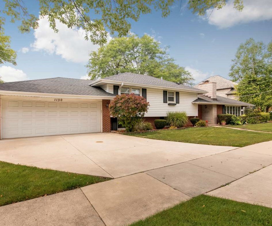 Century21ELM's tweet photo. OPEN HOUSE
1130 S Chester Ave Park Ridge
Sun Oct 17 1pm-3pm 

Charming corner Split Level home in Southwest Woodson large lot (7,512 sf). Solidly built home has a thru hall floor plan.   3BR 2 1/2 BA! Kitchen remodeled w/ spacious eating area. https://t.co/NSkXnBcm7L https://t.co/LqqNK2e1B8