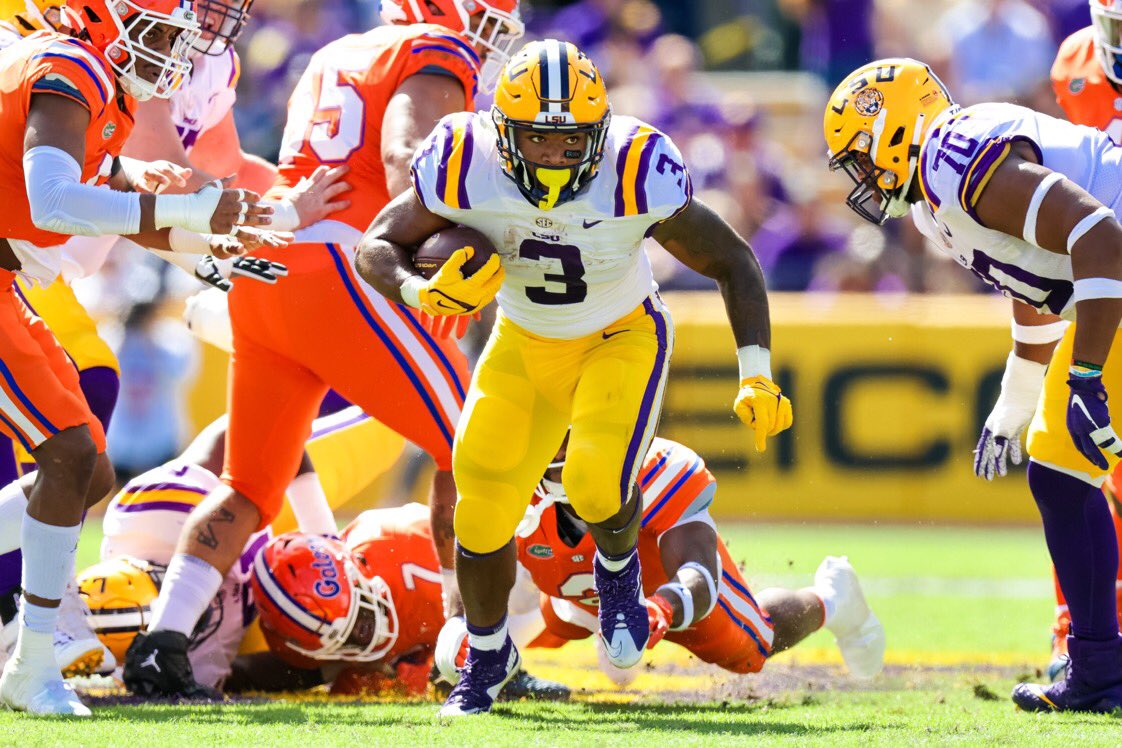 SULSKittens's tweet photo. Congratulations @TyDavisPrice setting @LSUfootball single game rushing record 287 yards on 37 carries. #goatnumbers @sulsfootball @FambroughAdv @WAFB9Sports @WBRZ @LAASports @SECNetwork @1045espn @espn @_fournette https://t.co/JaC6a9l1PK