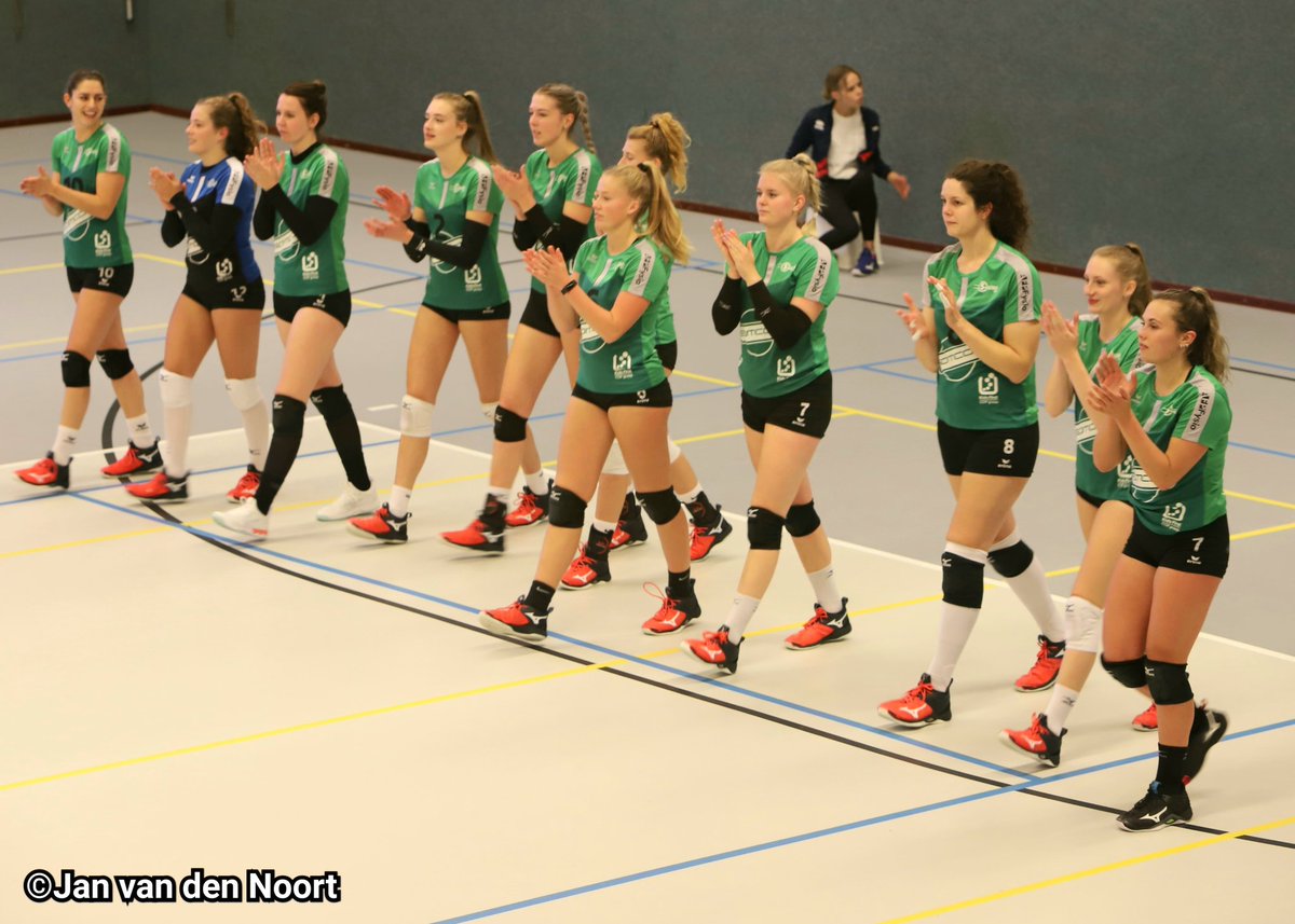 '@TEAMSOMCOM wint op zaterdagavond zwaar bevochten wedstrijd van <a href="/Krekkers/">v.v. Krekkers</a> D1 met 3 - 2  <a href="/VizierOpVolley/">Gerard Heerink</a>  
Opluchting bij @sudosadesto