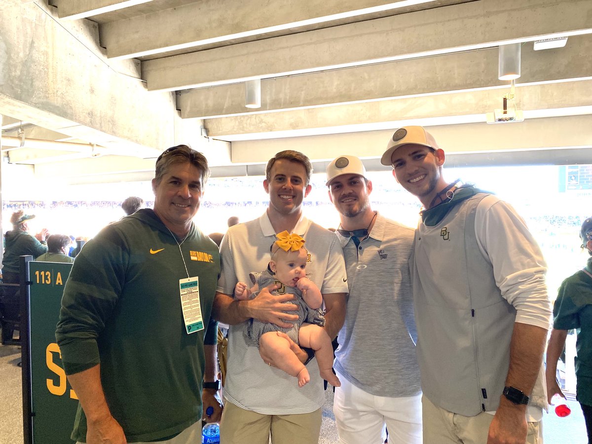 HOMECOMING with some of our ⁦<a href="/BaylorBaseball/">Baylor Baseball</a>⁩ greats ⁦⁦<a href="/Drew_Robertson8/">Drew Robertson</a>⁩ ⁦<a href="/HillKyleP_/">Kyle Hill</a>⁩ ⁦<a href="/jimmywinston14/">Jimmy Winston</a>⁩ #SicEm