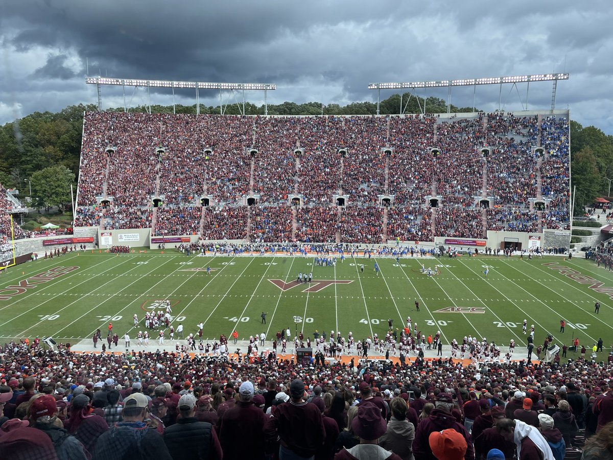amy_VT_hogan's tweet photo. Best view in the house! #ThisIsHome https://t.co/zJPYgfFkgh