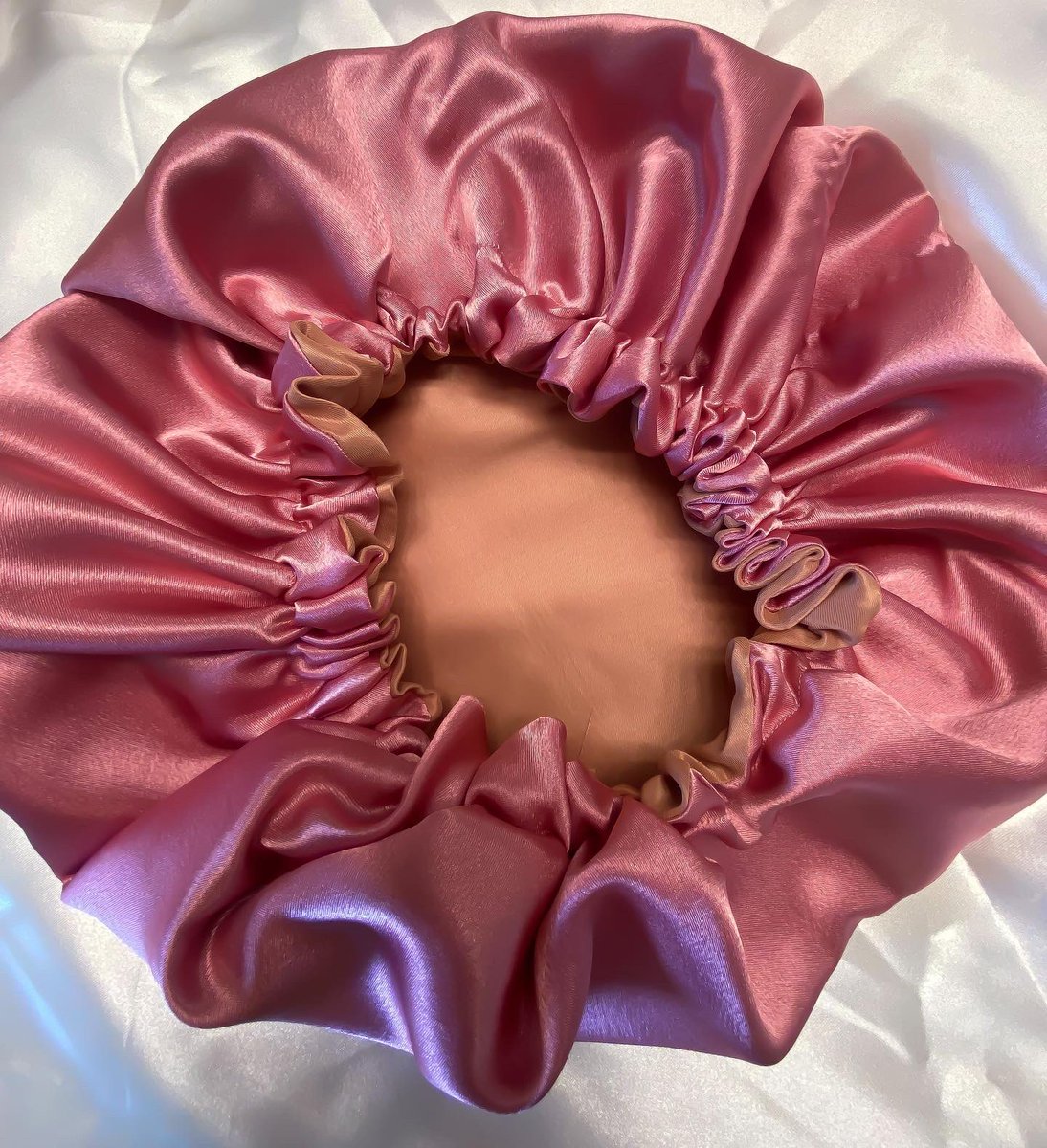 _luhmiaa's tweet photo. It’s never too late to order yourself a Sleepinginsatin bonnet.💞 If you would like to purchase a bonnet, please message me. 
Side note: I am also making kid size bonnets now!
Instagram: @sleepinginsatin https://t.co/4vK6MZaWyb