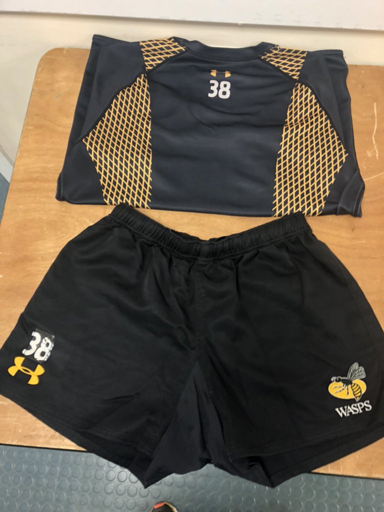 Kitman Clearout. I found a few sets of old training kit, the first two of which I am giving away now. Follow, Like and Retweet #everykitmanknows and the name of either of the ex players these kits were worn by. Happy Saturday 🍷🍷