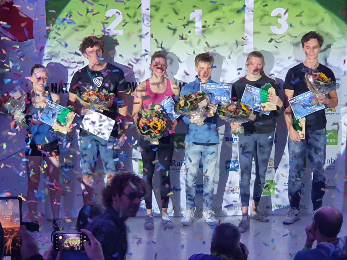 MountainNetwork's tweet image. Wat een mooie wedstrijd met een geweldige uitslag 🎉 Gefeliciteerd met jullie podiumplaatsen;

🥇 Lynn van der Meer / Leto Cavé
🥈 Amber Schiffeleers / Mark Brand
🥉 Edith Savenije / Mischa Radt

Brons, Zilver én Goud bij de heren voor #TeamMN 💪

@NKBV
#nklead 
#ivyclimbing