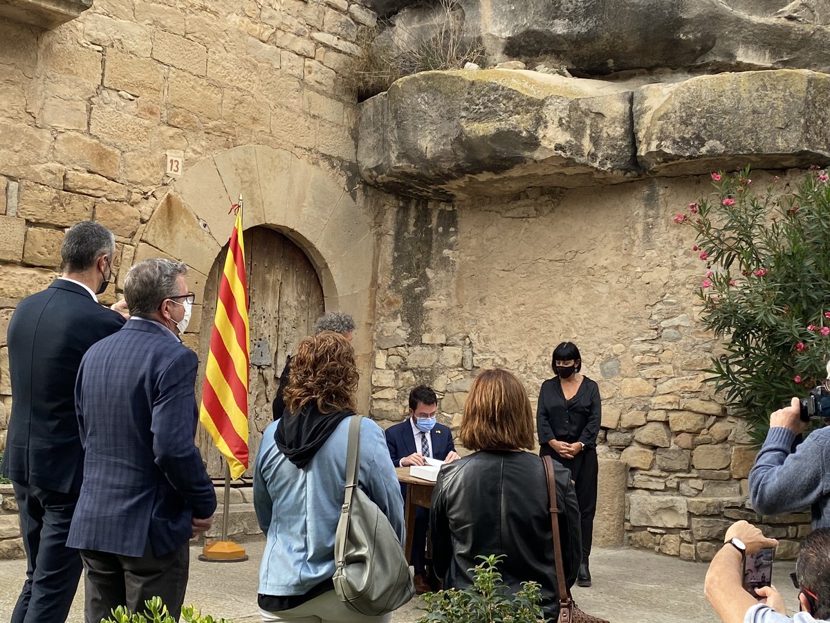 cnacasol's tweet photo. 📌Aquesta tarda amb el MH President @perearagones a la seva visita a l’#Urgell als nuclis de #RocafortdeVallbona i #LlorençdeVallbona de la vila de #SantMartídeMalda https://t.co/9f4YLt75NA