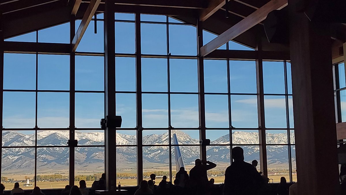 MrsWilhelm_4's tweet photo. @UGAAthletics Bozeman-Yellowstone International Airport https://t.co/eppmxbxkK8