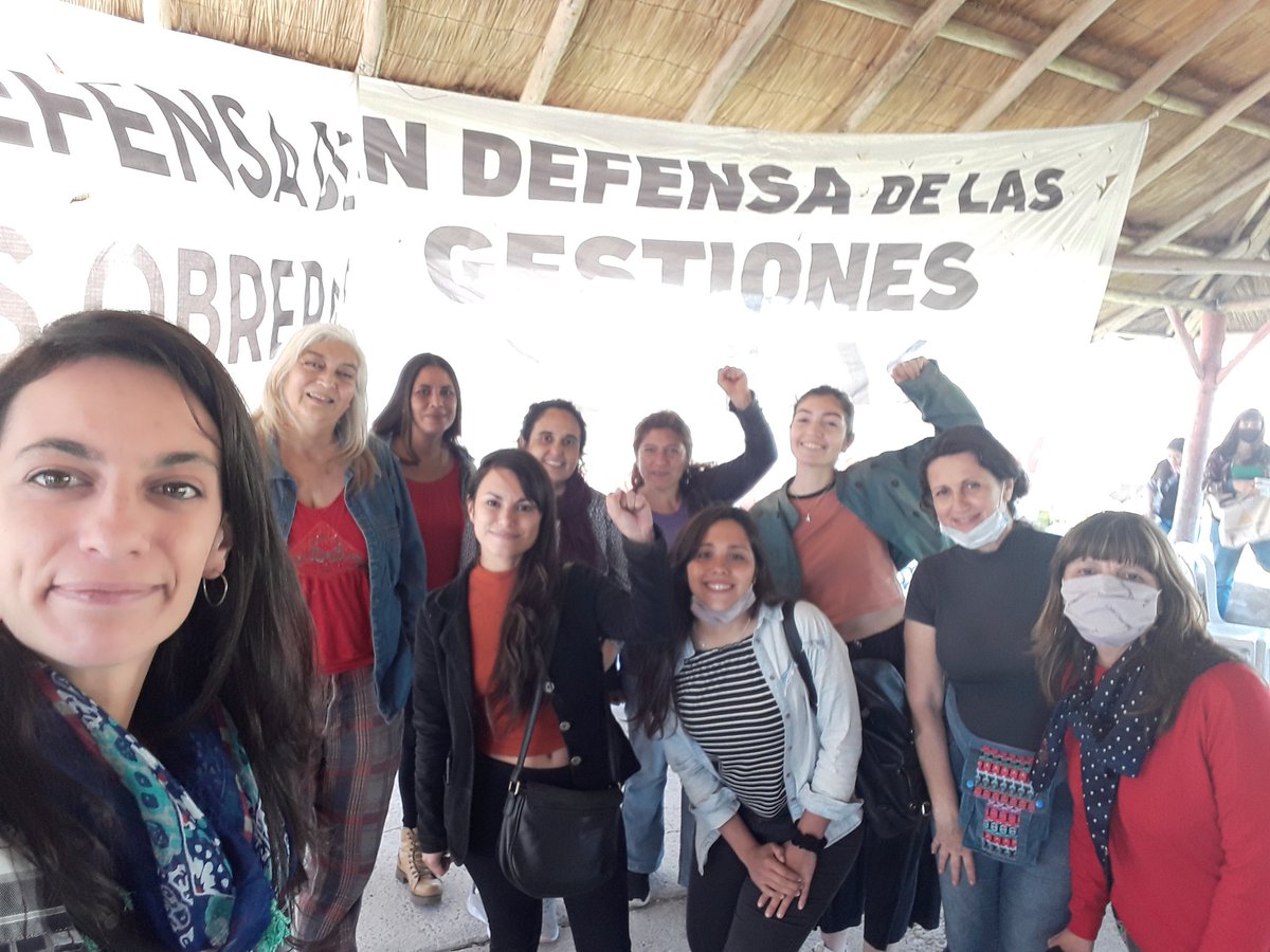 PaulaAkerfeld's tweet photo. Participé de la asamblea convocada por la comisión de mujeres de @madygraf donde junto a candidatas del FITU debatimos la necesidad de fortalecer la voz de la izquierda y construir una gran fuerza q se plante en las calles por los derechos de las mujueres y les trabajadores ✊🏼 https://t.co/MwIxREuAWf