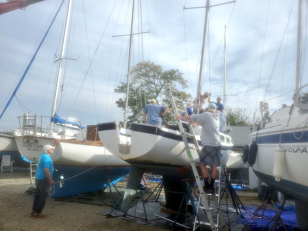 P1L0T's tweet photo. #Sailing may not use much fuel, but it's still a lot of work! Especially before and after the season. Just look at this camaraderie though! This club is really great at helping each other out (and back in when Spring arrives). 

#NHYC #NewHavenYachtClub #NewHaven #CTshore #SAIL https://t.co/EfixBY226v