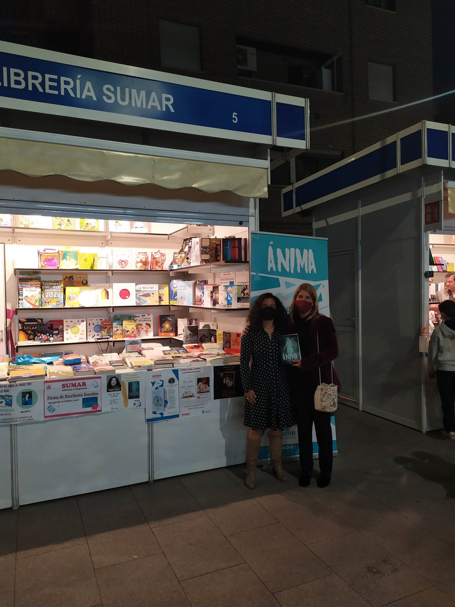 Hoy en la feria del libro de #LasRozas que alegría poder ofrecer mi obra a la gente y poder compartir la experiencia de la creación literaria!