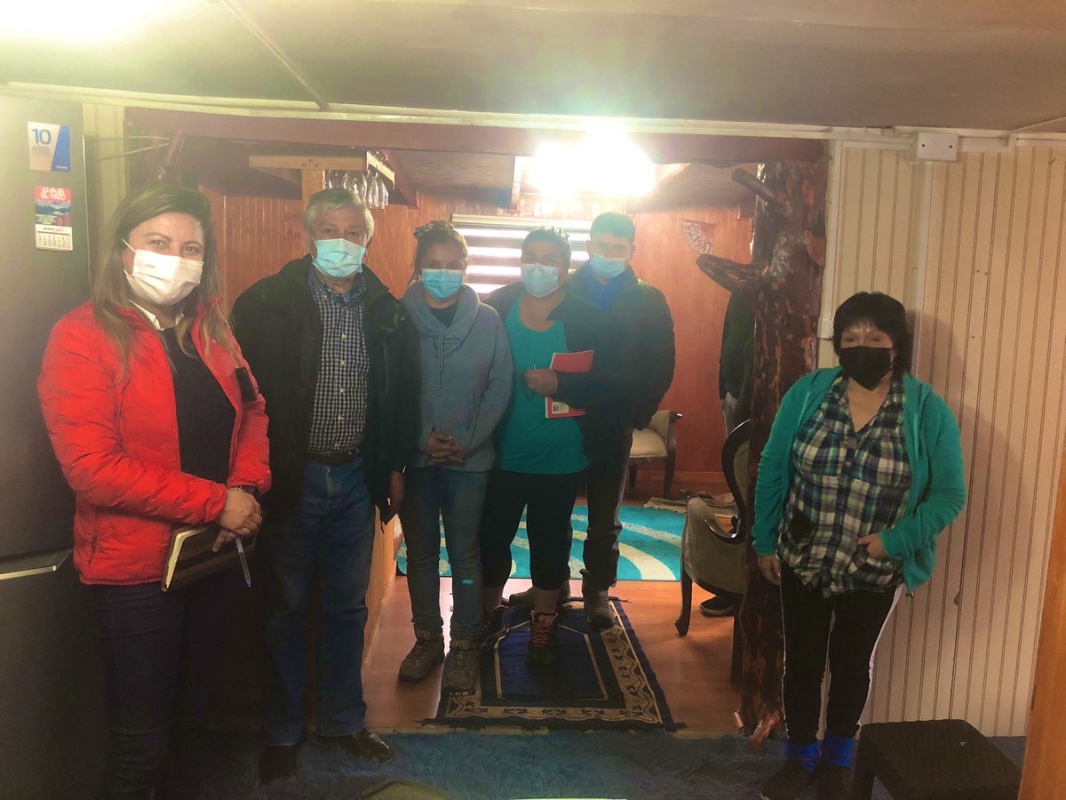 sandovalplaza's tweet photo. La vivienda es un tema fundamental para las familias. Acabamos de reunirnos con dos comités de #Puyhuapi, que reúnen a 42 familias, las que esperan poder concretar su proyecto. Realizaremos gestiones para lograrlo. @ServiuAysen @Minvuaysen @diegopatagon1 @AlejandraAysen https://t.co/E54m8KI52K