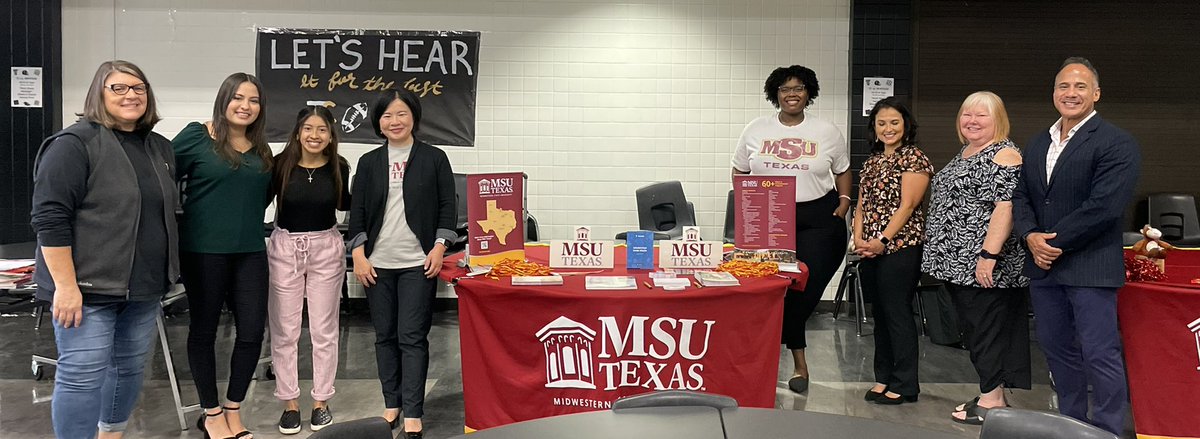 MahoneyTrish's tweet image. Community Cafe was a success @TheColonyHS ! Thank you to MSU and Cafe con Leche for the information and help given to our students. Congratulations to our $1000 scholarship winner!