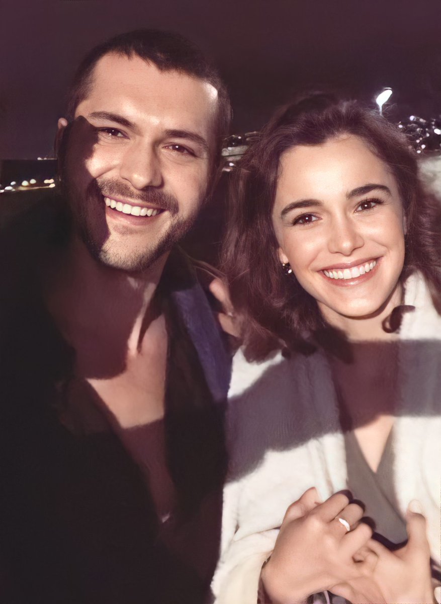 aysenlii's tweet photo. İyi ki yan yana geldiniz, iyi ki AkMur oldunuz. Canım partnerler ❣  #selametle #sonyaz https://t.co/2oxVvx4ljm