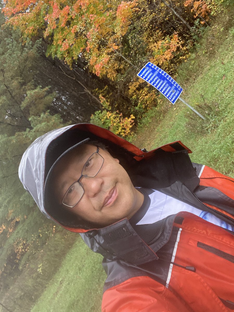 ottpak's tweet image. Today was the @9RunRun 🔟K in person race. Since this is right in my backyard I decided to bike the @TCTrail to my spot &amp;amp; 📣🔔📸 of all these runners including this @OttFire in full gear. 🙏🏼 #frontlineworkers you survived the downpours &amp;amp; the early threat of ⛈ #RunOttawa #9runrun