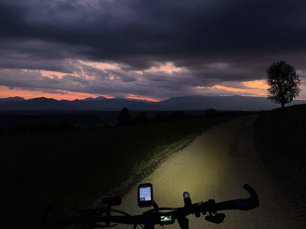 spusavec's tweet photo. Caught by the darkness, rewarded with the view
.
.
.
#gorenjska #discoveslovenia #slovenia #ifeelslovenia #igslovenia #nature #beauty #gorgeous #awesome #outdoors #discoverslovenia #mountains #heavyclouds #golnik #mountainbiking #cycling #sports #g… https://t.co/v81kWiPsBB https://t.co/O87t5JFJPE
