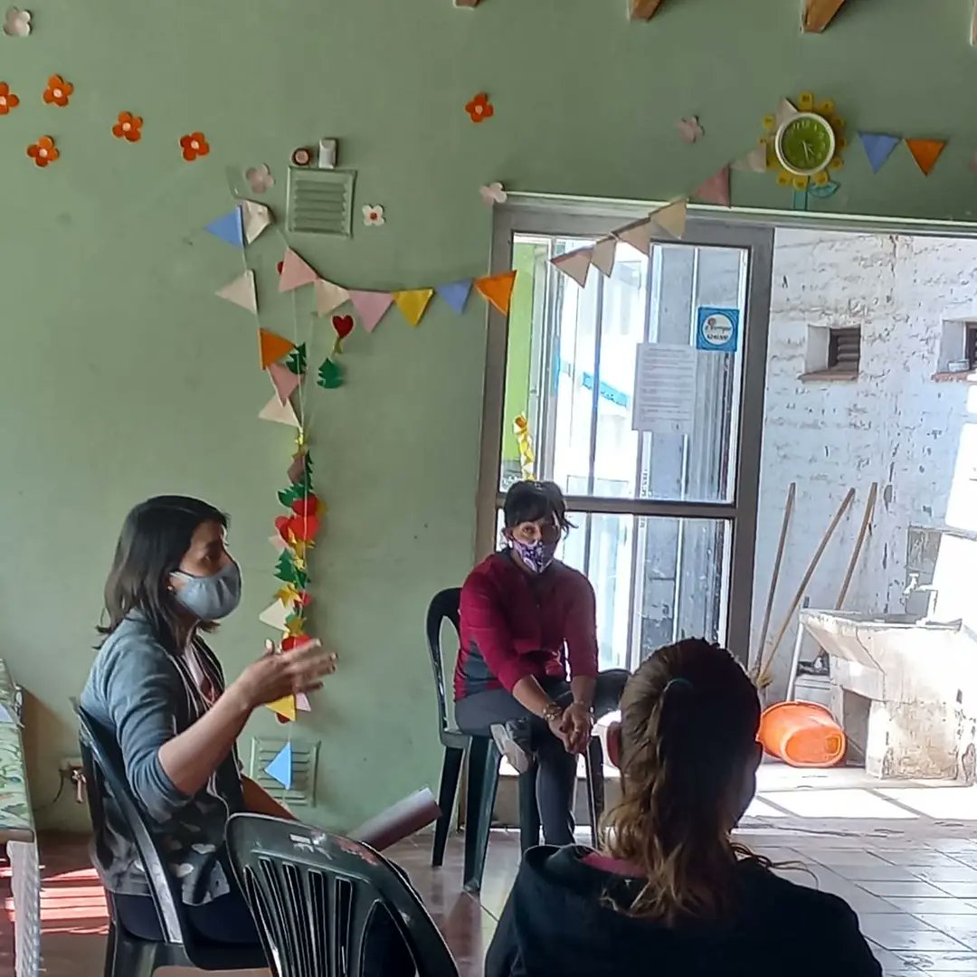 caritasmendoza's tweet photo. Taller sobre Groomming destinado  las familias que cuentan con becas familiares para la terminalidad de primaria y secundaria a través del Plan Emaús, organizado en conjunto con las Áreas de Educación y de Ciudadanía de Caritas Mendoza. https://t.co/wh4jd2egoY