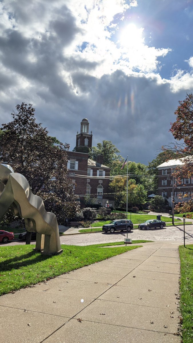 SallyJWRead's tweet photo. Chilly and mostly grey for @kcollege Homecoming, but - always - lux esto. https://t.co/nxHjRm12ml