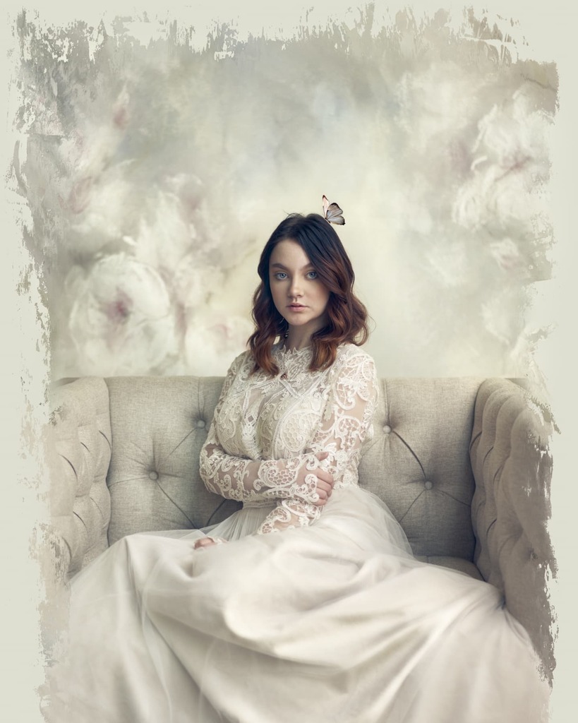 sedetweiler's tweet photo. The lovely @ashtonwellman4 modeling for me at Shutterfest in the @intuitionbackgrounds booth. I just love this background, and it is one we actually have in the studio as well. Goofy crop brought to you by Instagram.
#shutterfest #sharewitharts #painterl… https://t.co/DgXmNmYwfj https://t.co/OgBGfi6wq3