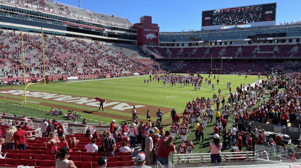 Had a great visit to Arkansas, absolutely crazy atmosphere and tradition. Can’t wait to come back. @Dowell_Loggains @Rileyw_19