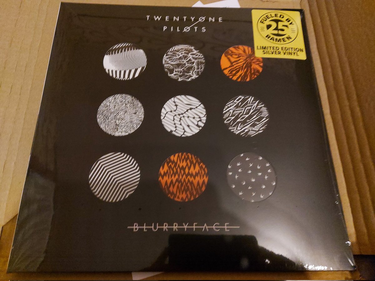 ⚠️GIVEAWAY⚠️
I bought 2 of these blurryface silver vinyls and want to give one of them away!! Just comment with your favorite tøp song and you're in (it's gonna be random)
Ends october 31st
Feel free to share
#twentyonepilots #giveaway <a href="/New_Era_News/">❘❘❘ ❙ ❚❙ 〓 〓 New Era News (inactive)</a> <a href="/CLIKKIESPAM/">CLIKKIE SPAM Ψ</a> <a href="/dmaorg_updates/">#quietisviolent</a>