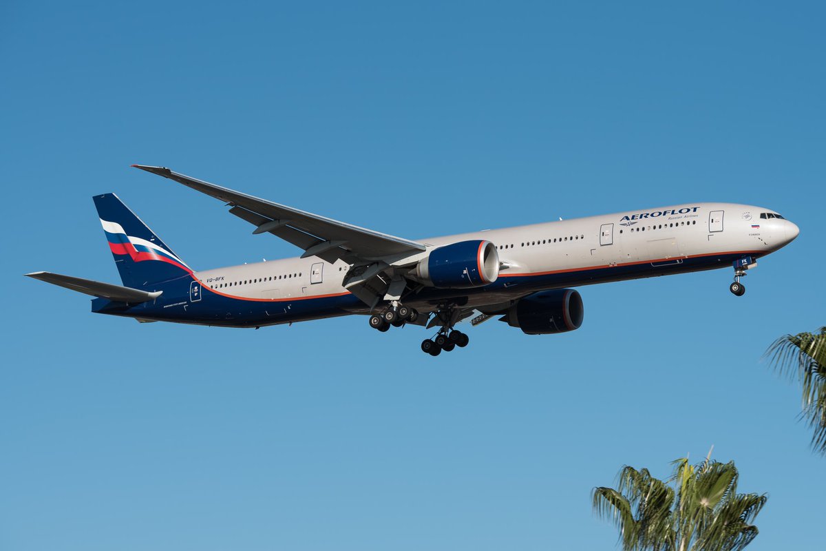 TKPhotography5's tweet photo. 🇷🇺🇷🇺🇷🇺 Aeroflot Boeing 777-300ER #VQBFK during approach at #AntalyaAirport 🇹🇷☀️🛬📸
The palms give the photo a great look 🌴🌴 #Aeroflot #Boeing777 #B777 #Moscow #Antalya #Russia #Turkey #Aviation #Nikon #summer #photography #aircraft #engine #ge90 https://t.co/T453QLjwJM