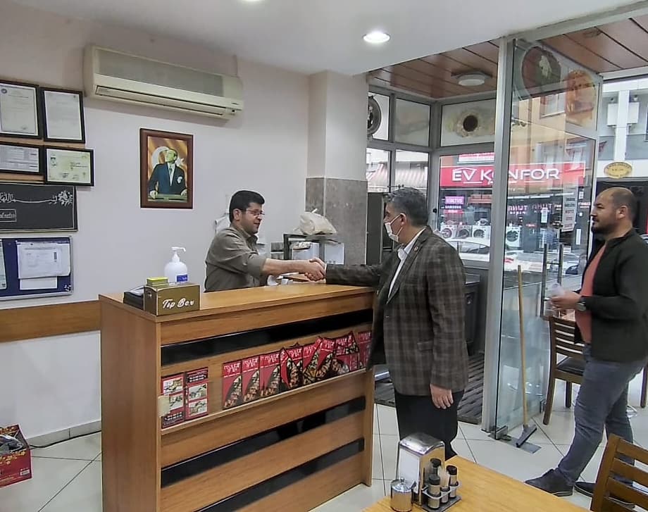 rpeyupsultan's tweet photo. Bugün ilçemizin önemli nüfusuna sahip Göktürk mahallemizin meydanında üye standı kurarak, ardından merkezdeki çarşı esnafımıza ilçe başkanımız sayın Lokman ÇELİK ve teşkilatlarımız birlikte ziyarette bulundular.
#BuradaGekecekVar
#BuradaRefahVar
#BuradaAdaletVar
#BuradaHeyecanVar https://t.co/Va5n2yzBQw