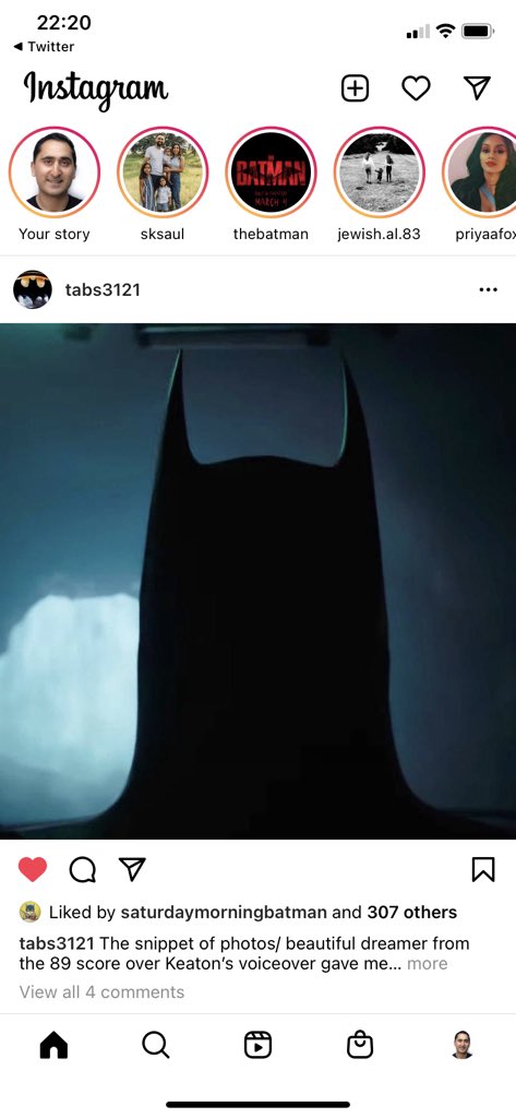 He’s back…! Michael Keaton’s #Batman returns in #TheFlash ! <a href="/theflashmovie/">theflash</a>