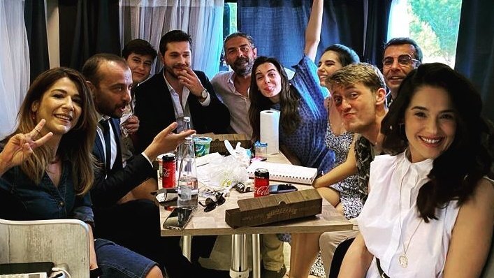 alselveyavhaz's tweet photo. #selametle son yazım canım ekibim🥂 https://t.co/sBhXesySKl