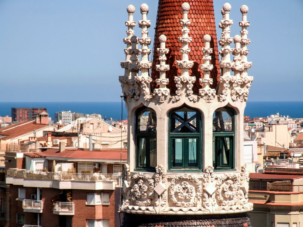 efemarq's tweet photo. #Taldiacomavui de 1867 va néixer el gran factòtum del modernisme: Josep Puig i #Cadafalch. Fou arquitecte, físic, historiador, arquèoleg, professor a Harvard i la Sorbona, i president de la #Mancomunitat de Catalunya. I a sobre féu la Casa de les #Punxes (1903-05), a Barcelona. https://t.co/7mcsdBrE7V