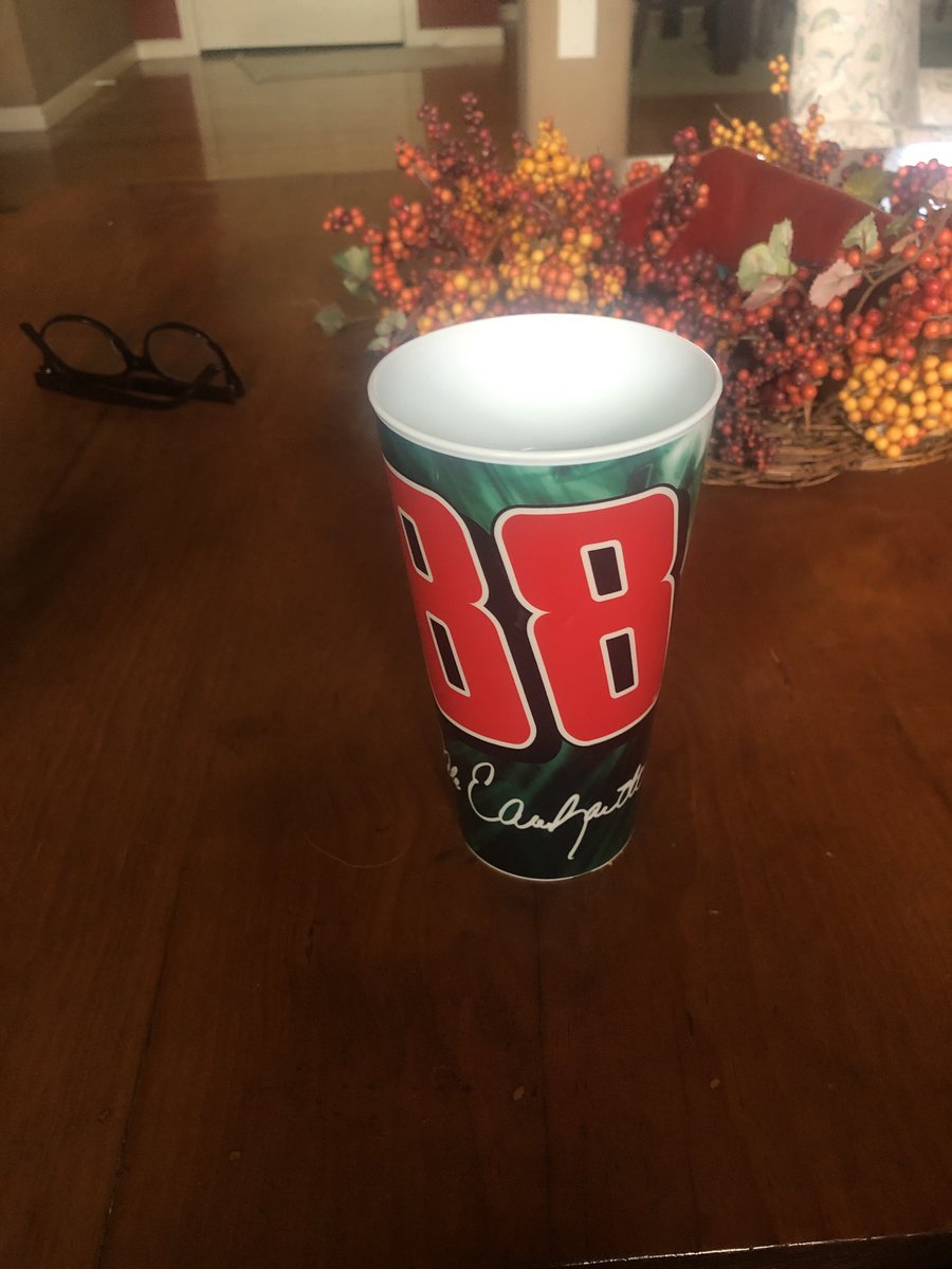 RyanOstrander_8's tweet photo. I finally opened a can of @MountainDew #ThrashedApple that was the right color of neon green ๐ข ๐๐ป!!
Also peep at my Mountain Dew cup ๐ https://t.co/8tc35eKKCK