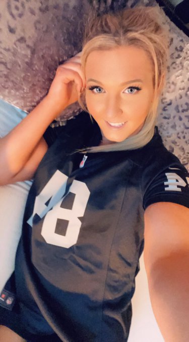 Good afternoon 😁😁 https://t.co/4jM4ffQj8J