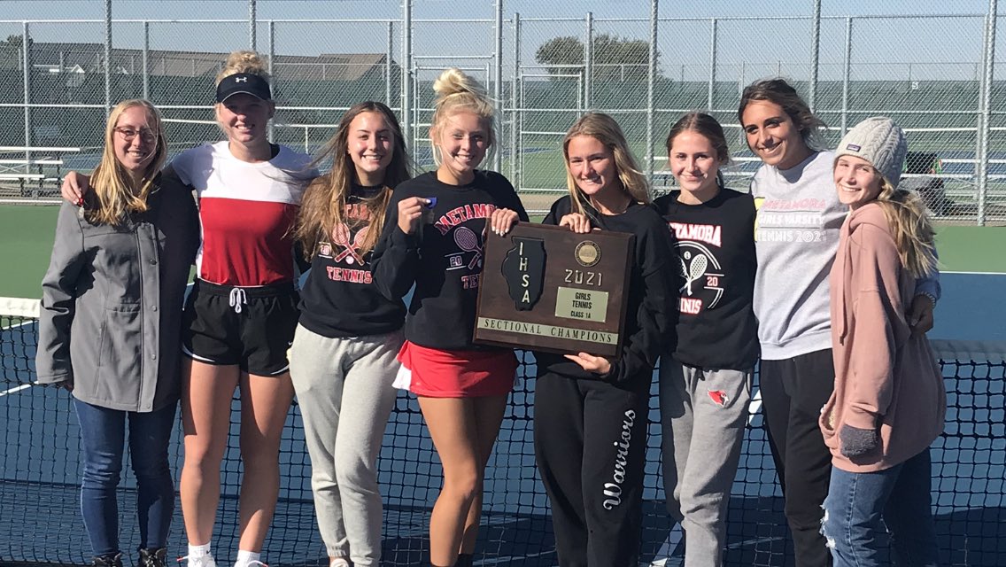 MetamoraTennis's tweet photo. Sectional champs for the ladies by a single point over Normal U-High!  What a tournament. @Coach_B_Tennis @MTHSAthletics @willardtennis1 https://t.co/MKWnnyXios