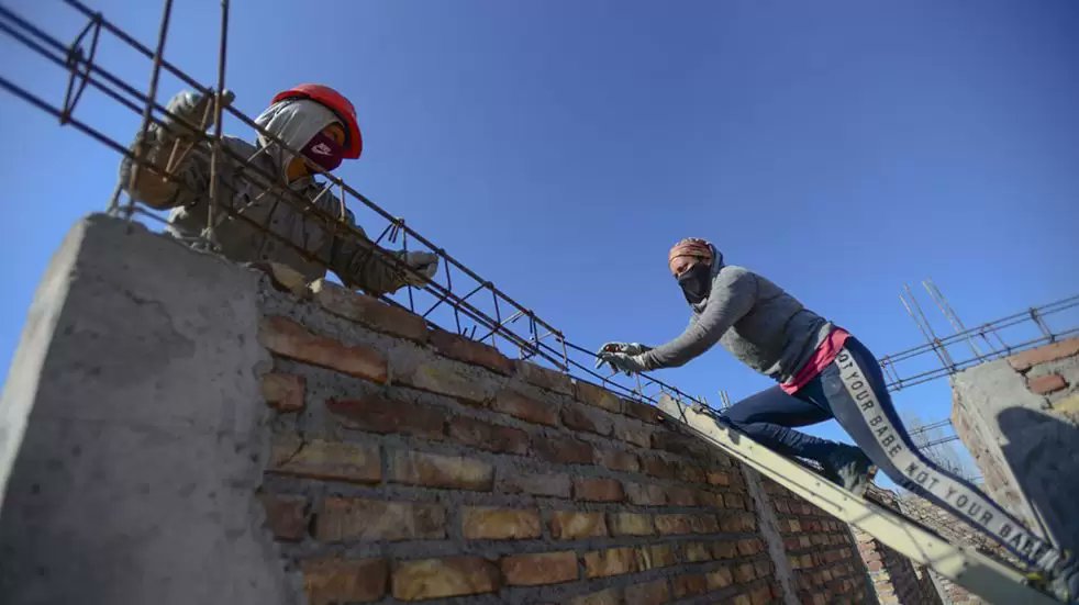 WebTribuno's tweet photo. 🙌El primer sorteo del #ProgramaMiPieza, benefició a más de 35 mil #mujeres como parte de una iniciativa que volcará en el #mercadointerno 8 mil millones de pesos que impactarán en los diferentes rubros de la #construcción.
Enlace👇
https://t.co/jwHjq6IGXn https://t.co/bmjmuoqVxb