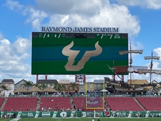 JohnStarman90's tweet photo. Great visit at USF today! Nice to meet the coaches in person. Thank you for the invite @USFFootball @DaQuanBowers91 @coach_jeffscott @MikeMGiglio #CPride https://t.co/Q3DQRH34Pb