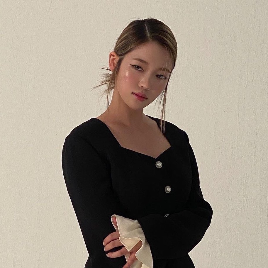 iThinkFromis's tweet photo. SHE is the moment https://t.co/uEjC9BdES2
