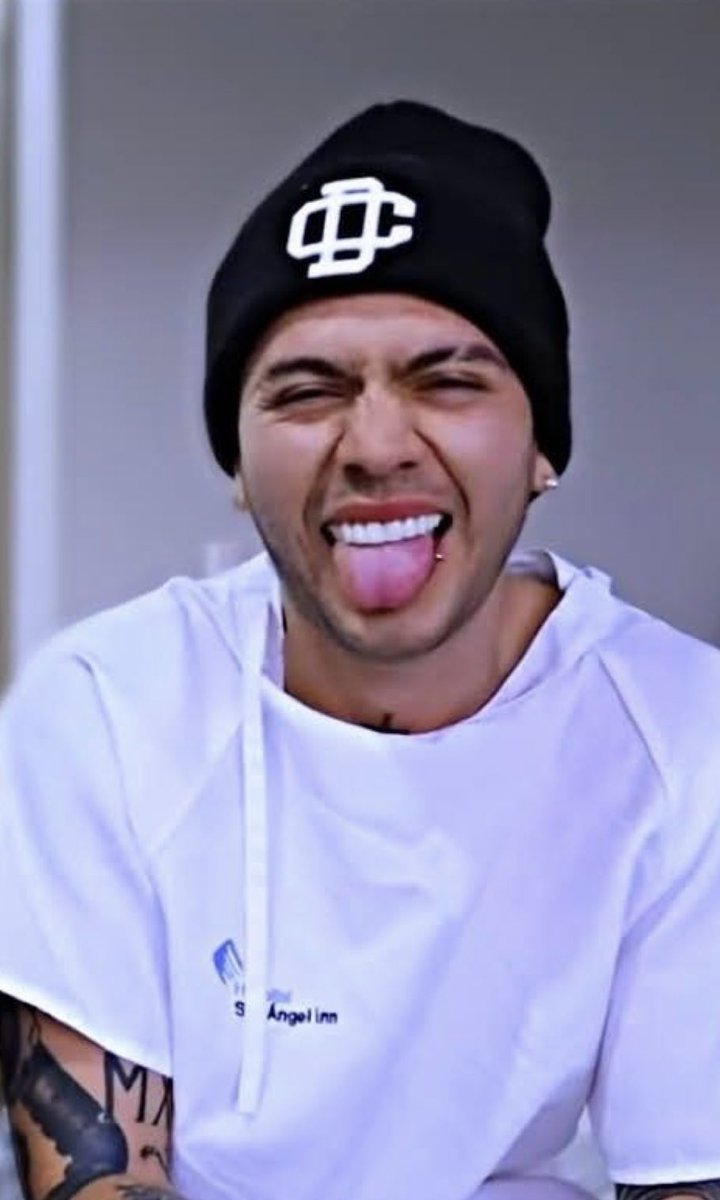FINEJUKIH28's tweet photo. ¿Que te asusta linda? ¿Que te impide amar a este hombre? https://t.co/iAByiTvqrS